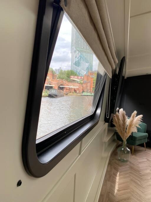 Hotel The Vaetten Hues Luxury Boat Manchester Exterior foto